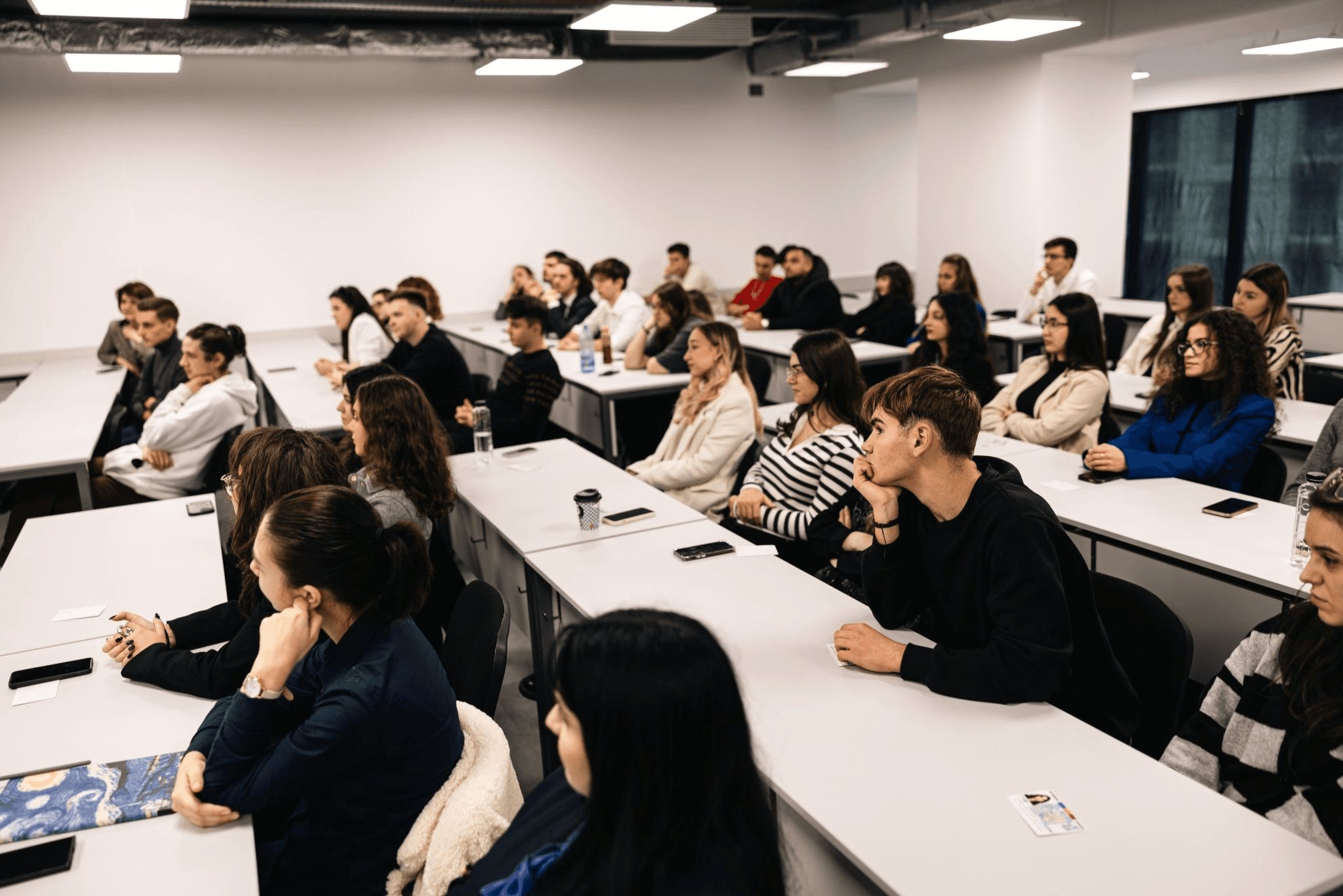 Studenți la un eveniment Cercul de Economie