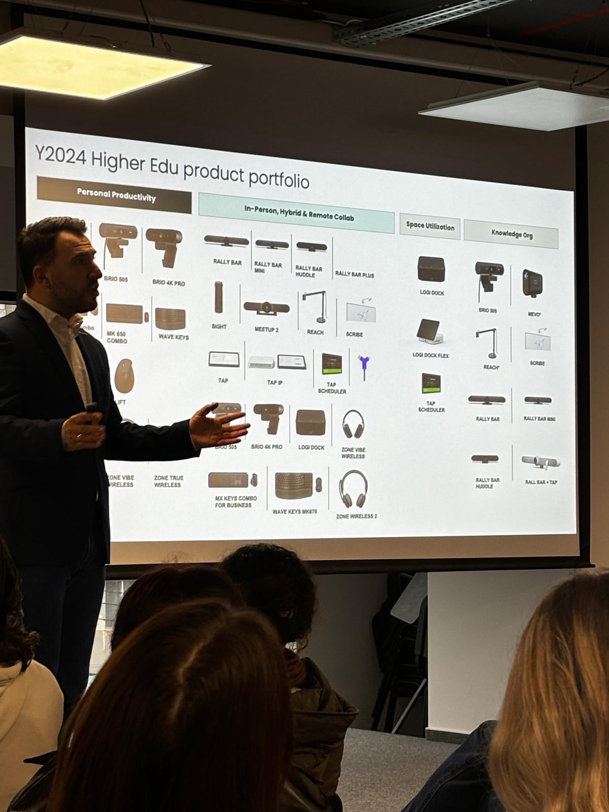 Aplicații Practice în Istoria Digitală — Logitech & Microsoft
